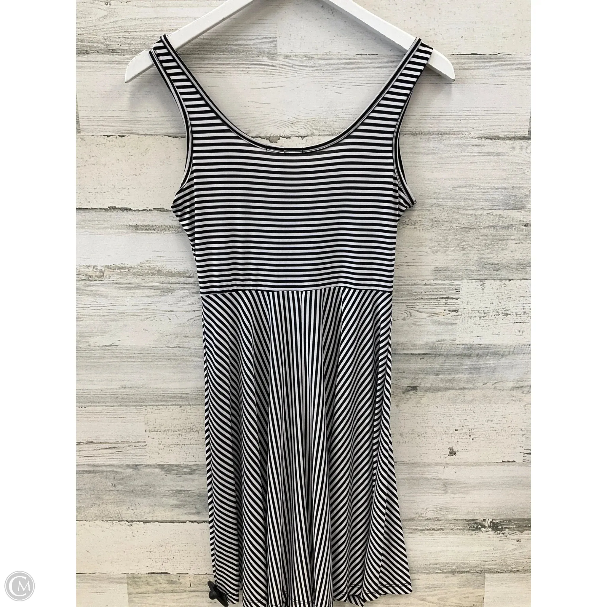 Dress Casual Short By Soprano In Black & White, Size: M