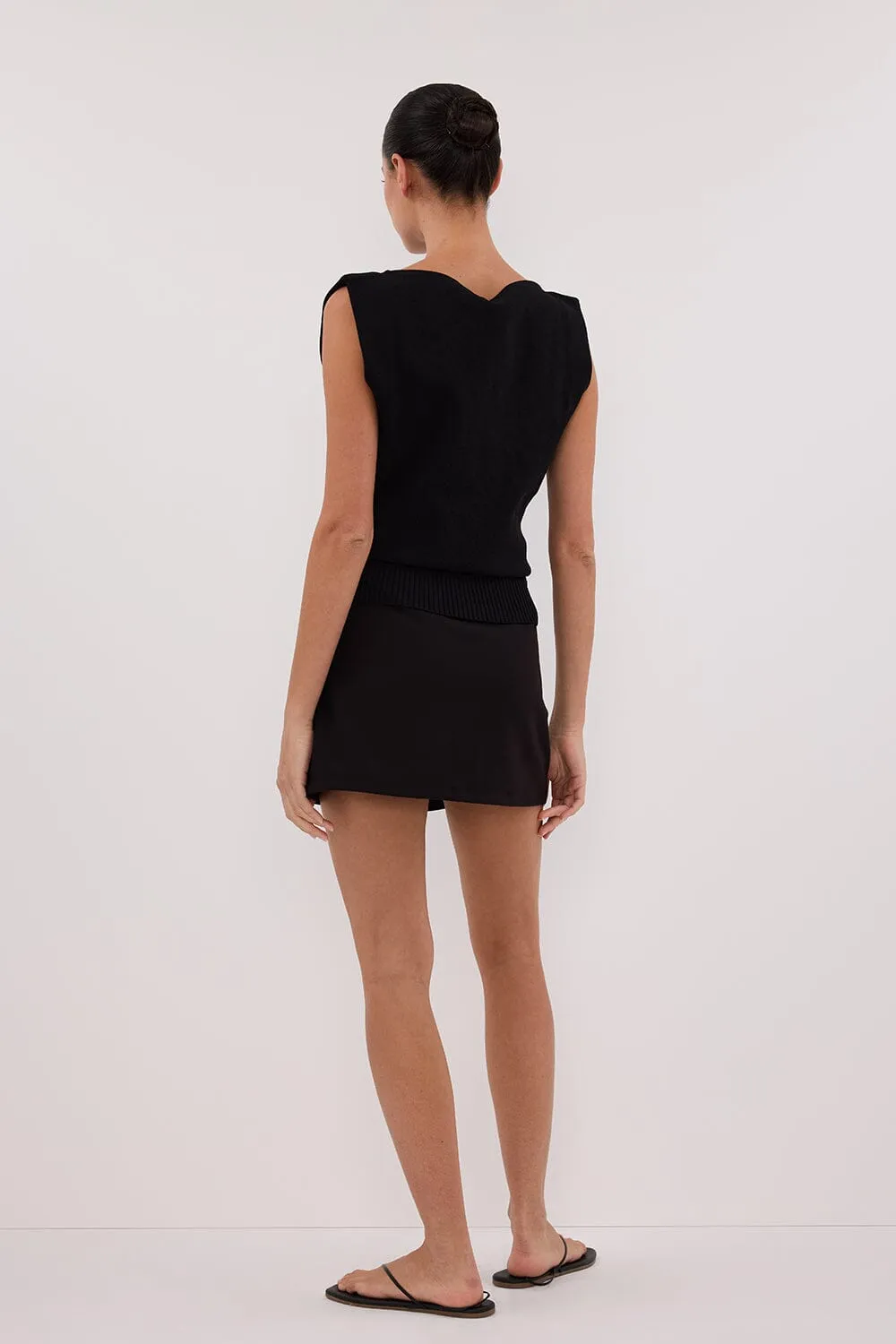 ELSA BLACK SLEEVELESS KNIT TOP