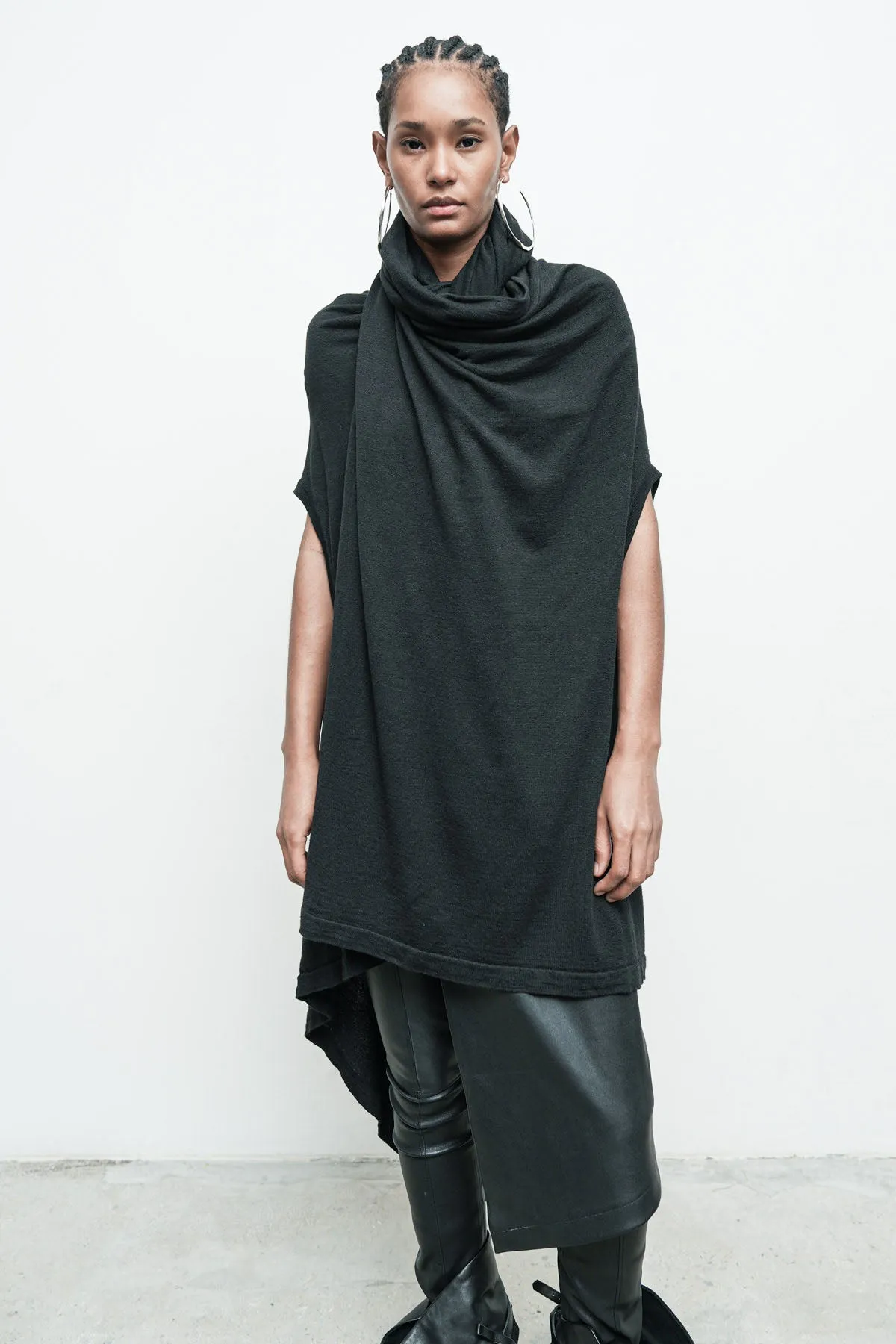 Serius Sleeveless Sweater