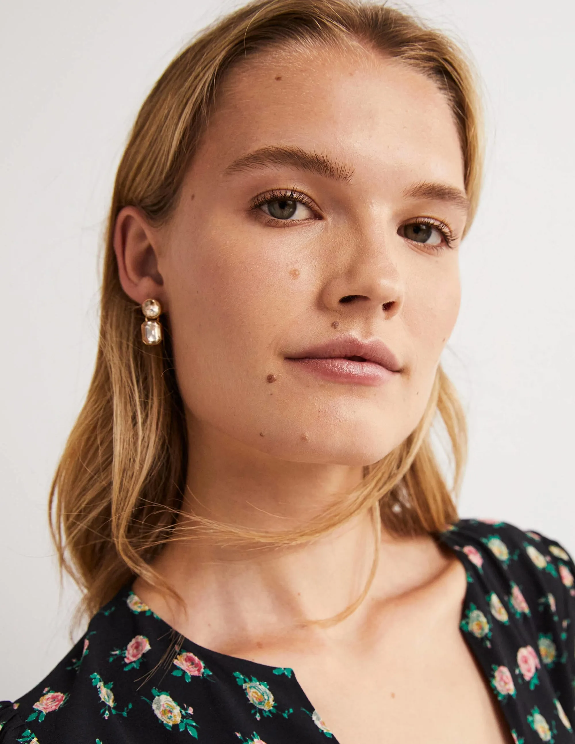 Short Jewel Drop Earrings-Clear